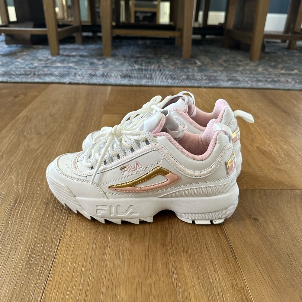 Fila girls shoes size 4 (fits women sz 6) EUC